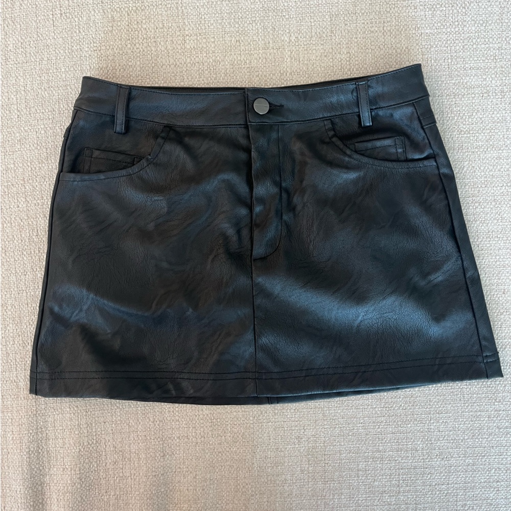NWOT Black Faux Leather Mini Skirt - Superdown - small - never worn